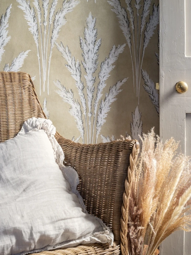 Pampas In Gold Wallpaper
