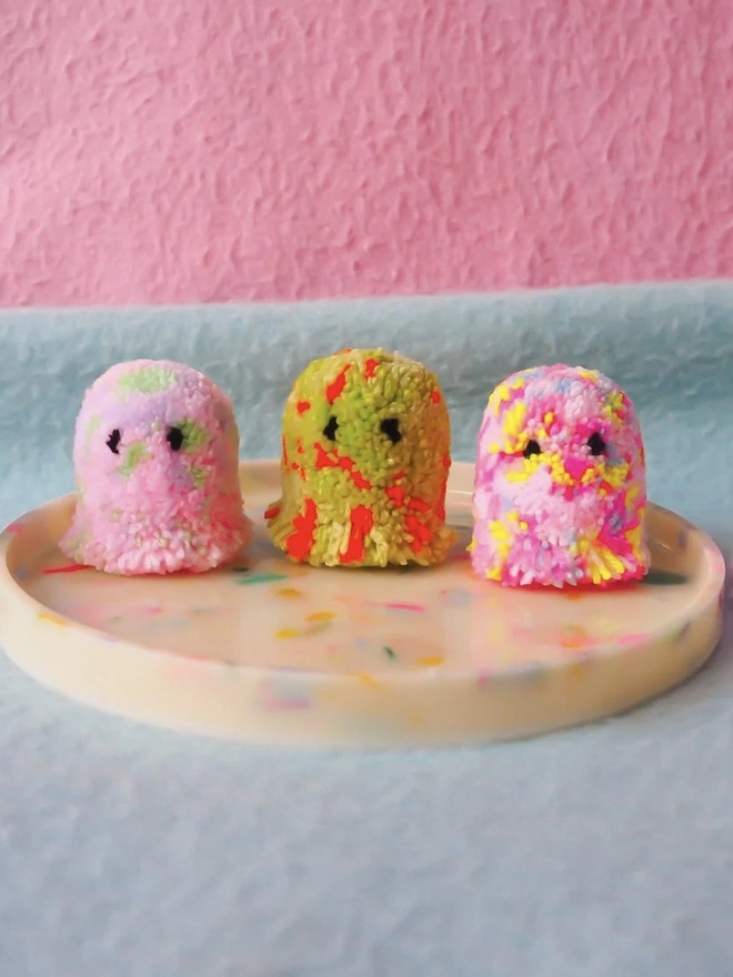 Ghost Pom Pom Desk Buddy (Club Holly & Co)