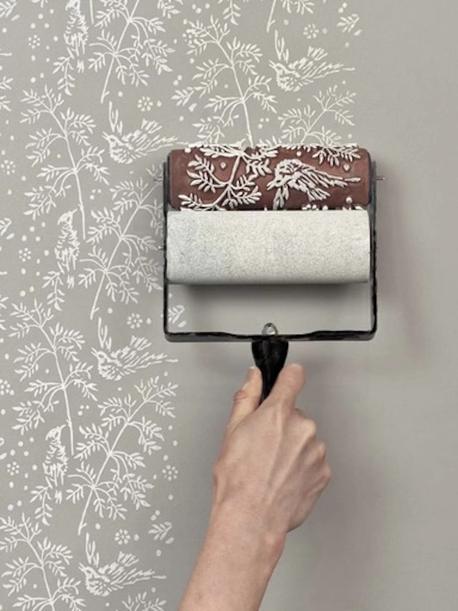 Starter Kit Wall Applicator & Roller, roller and applicator painting a white pattern onto a wall. 