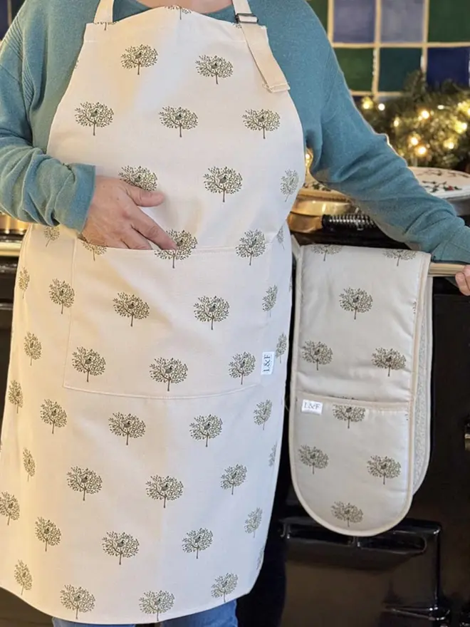 Christmas Apron - Partridge in a Pear Tree