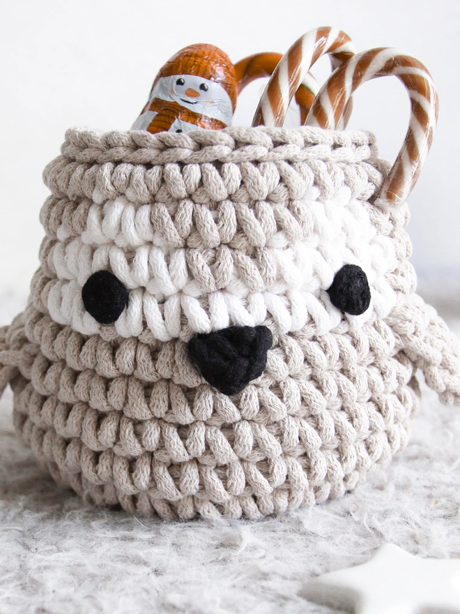 crochet penguin basket - oatmeal