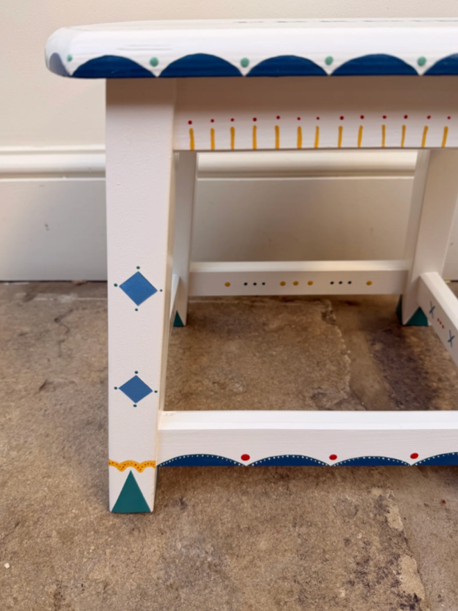 George Personalised Children’s Stool. A white and blue stool with intricate scalloping pattern.