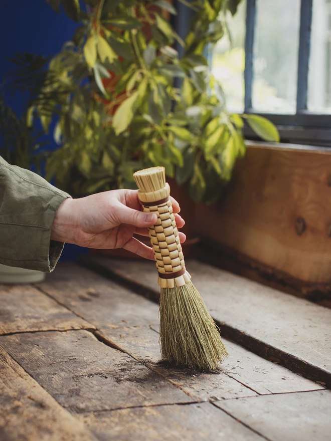 Woven broomcorn brush