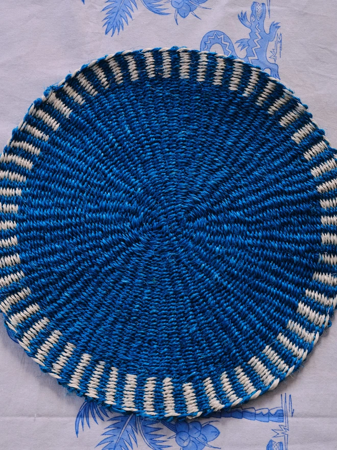 Aarven handwoven fringed placemat in blue