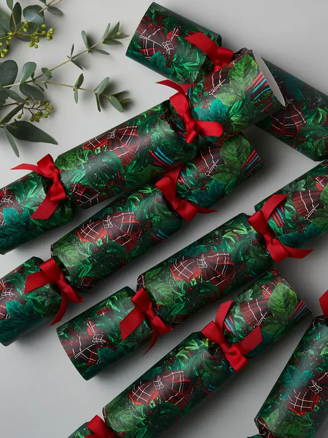 Christmas Wreath Luxury Christmas Crackers (Set Of 6)