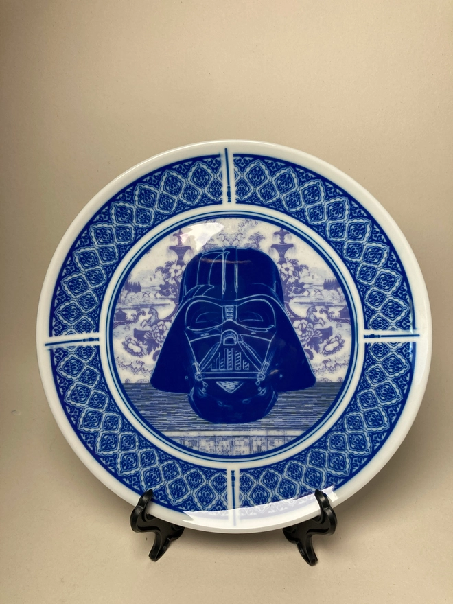 Blue and white Delft style plate featuring the head of Darth Vader in the centre