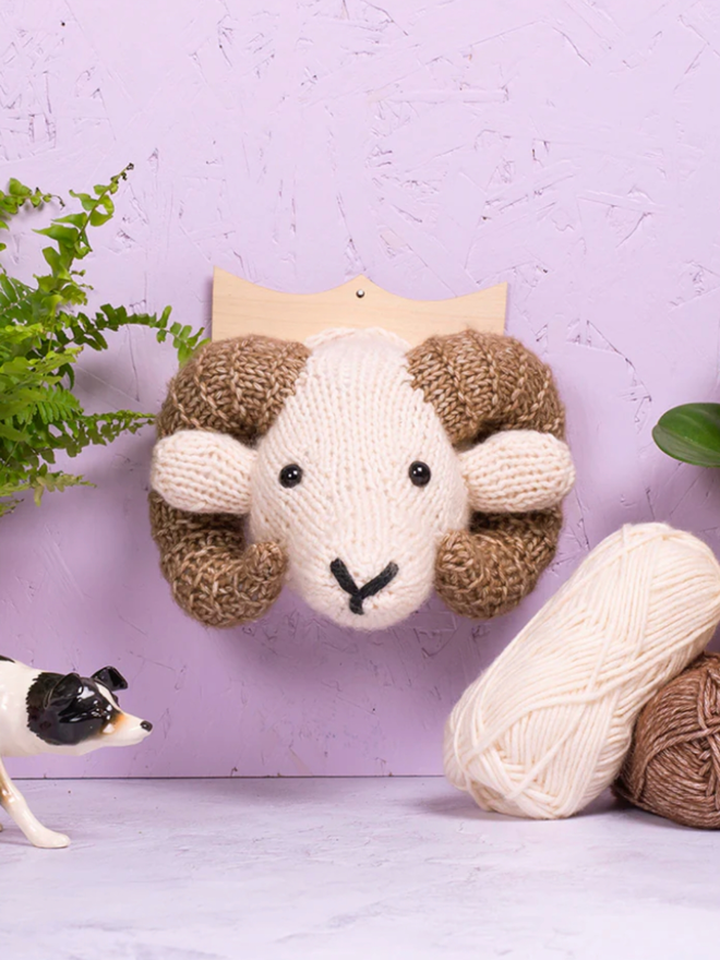 Mini Ram Head Knit Kit. A cream and brown ram’s head.