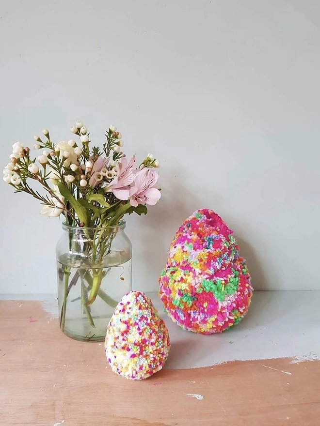 Pom Pom Rainbow Egg