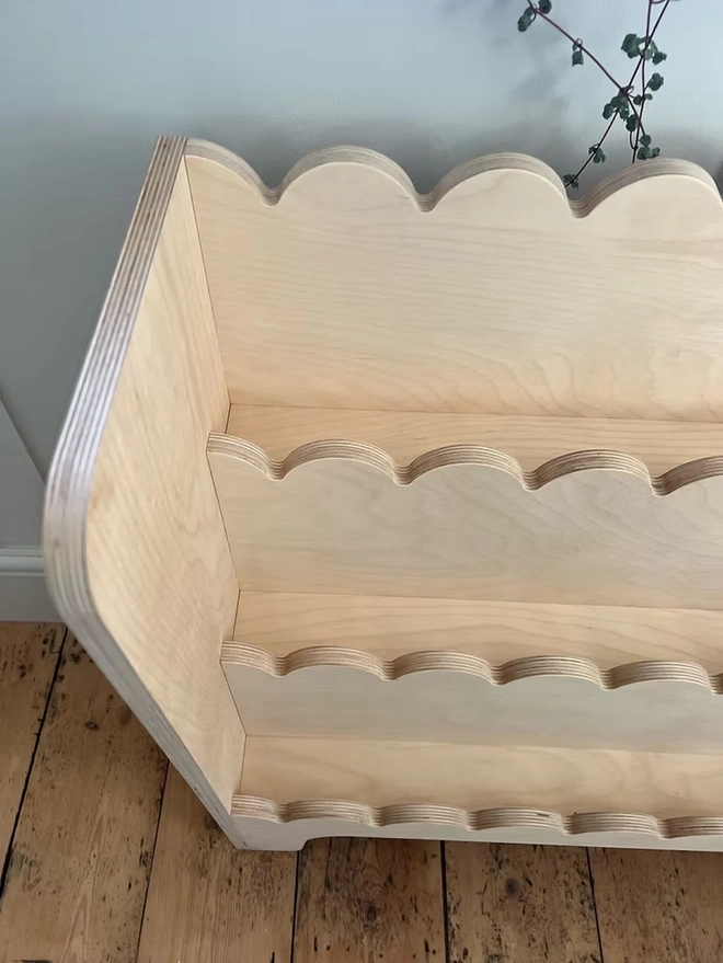 Montessori Children's Bookcase (Scallop)