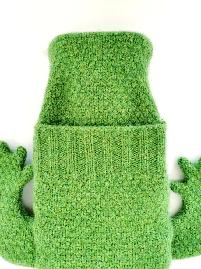 A detail of the underside of the crocodile hot water bottle chin flap where the 100% rubber hot water bottle top is accessible.