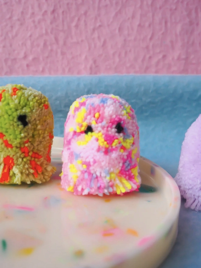 Ghost Pom Pom Desk Buddy (Club Holly & Co)
