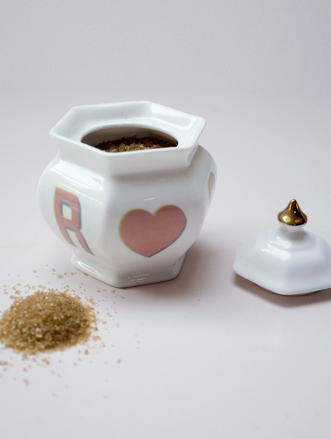Sugar pot