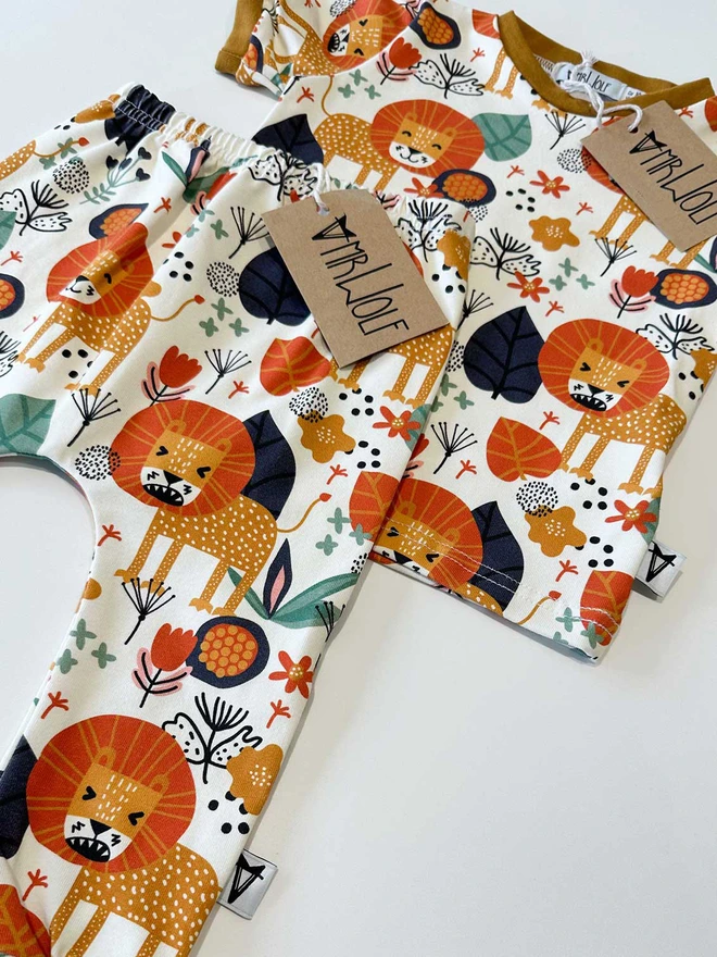 baby leggings, lion print, mustard lions, baby leggings, toddler leggings, fun kids leggings