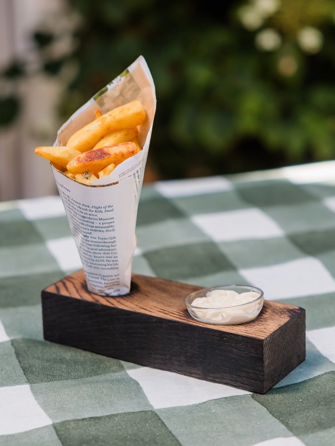 Chips and dip serving stand