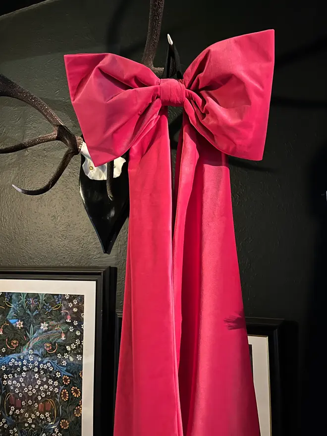 hot pink velvet bow decoration
