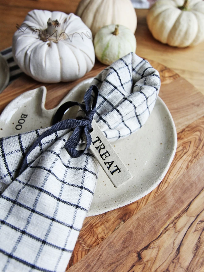 chequered napkin tied with a ceramic tag