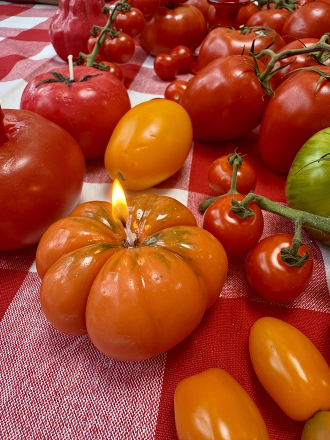 Tomato candle