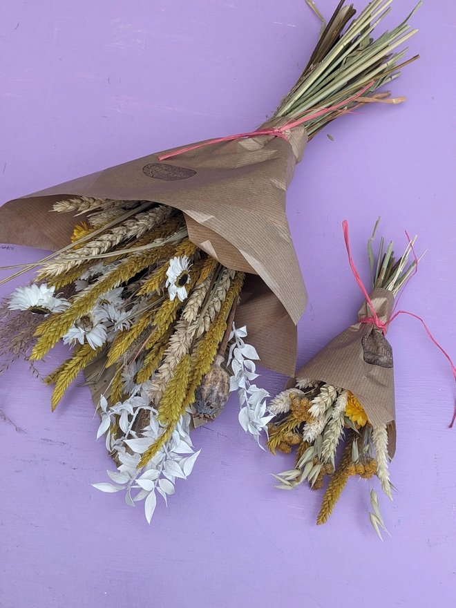 Dried flowers, yellow,  home 