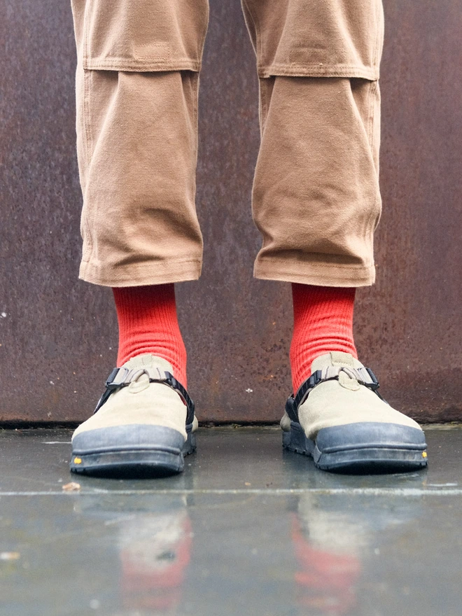 Red organic fine rib socks 