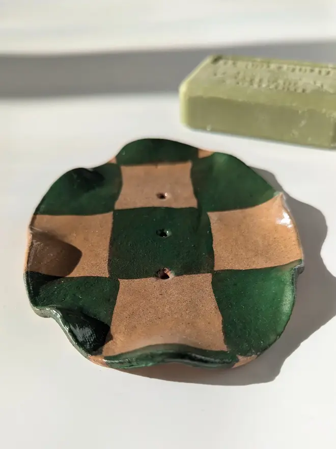 Check Wavy Soap Dish