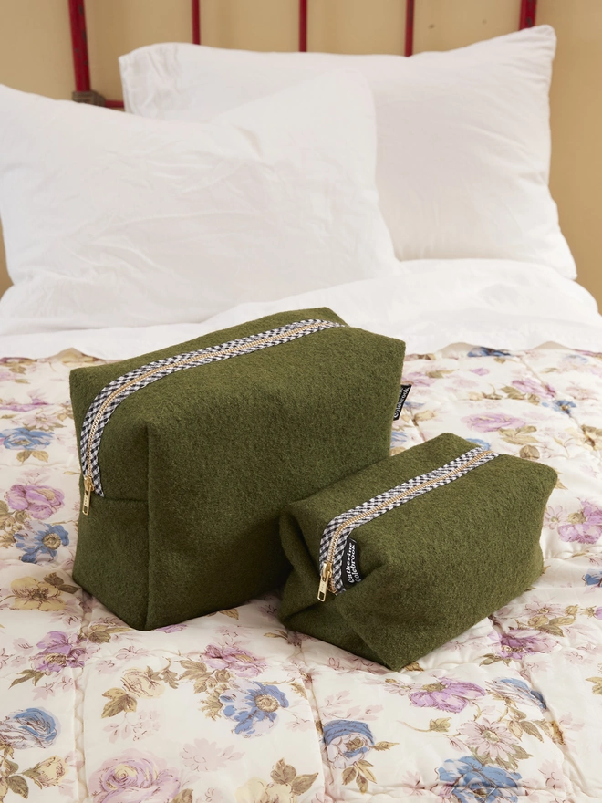 CATHERINE COLEBROOK WASH BAGS - OLIVE