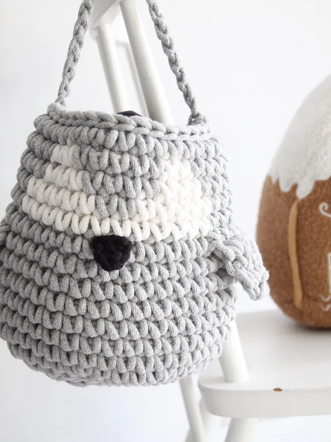 crochet hanging penguin basket - grey