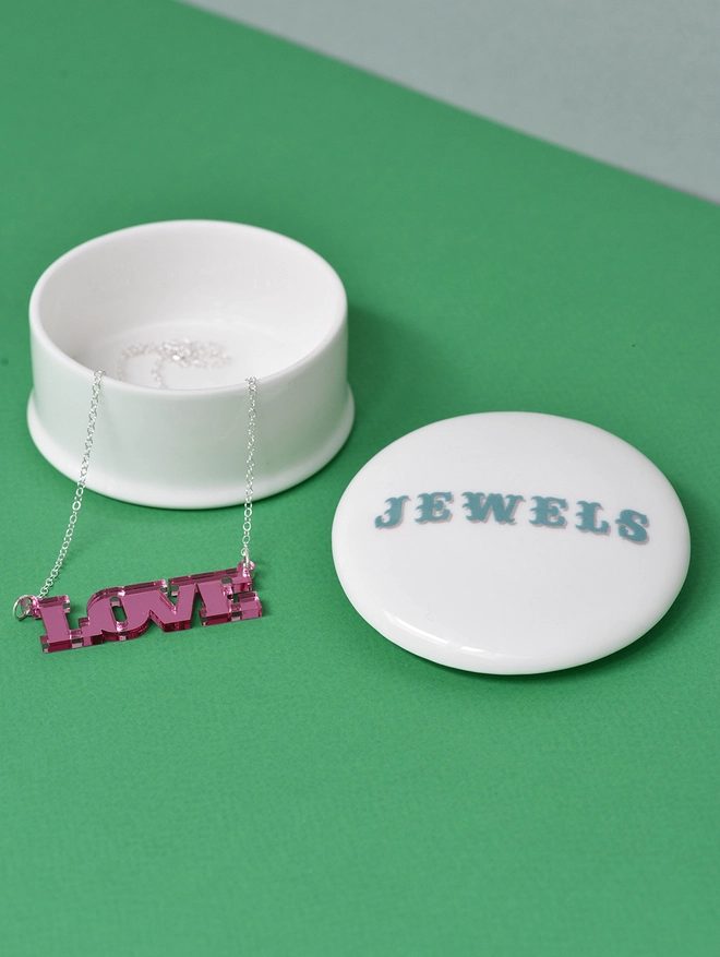 Jewels pot