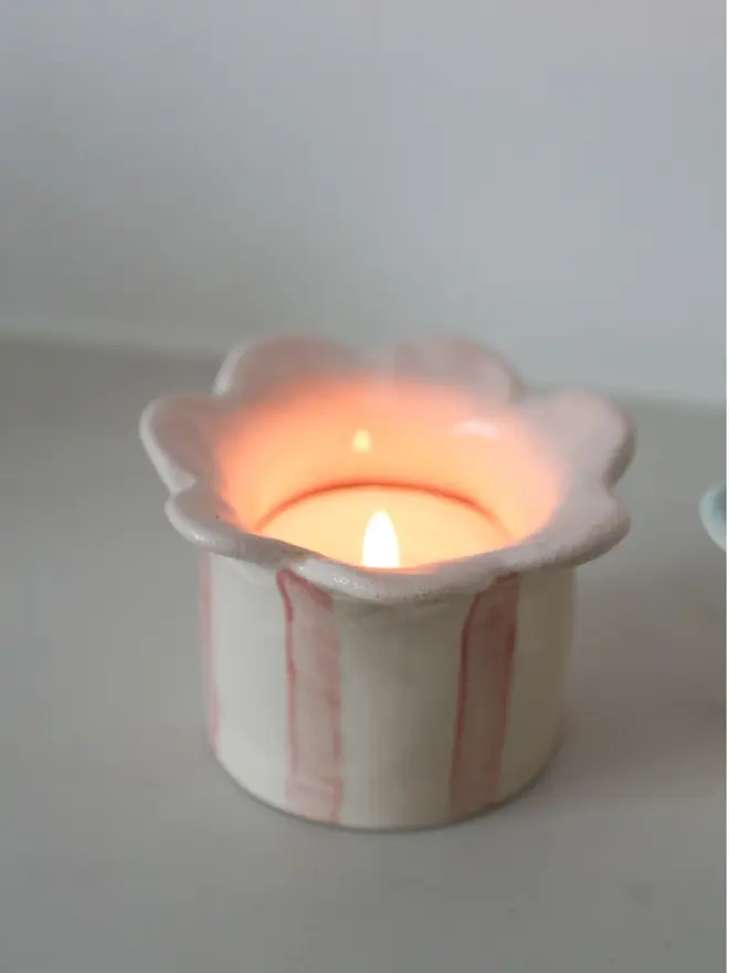Daisy tealight holder, pink