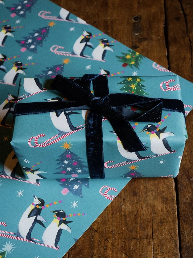 Single Sheet Christmas Penguin Race Gift Wrap 