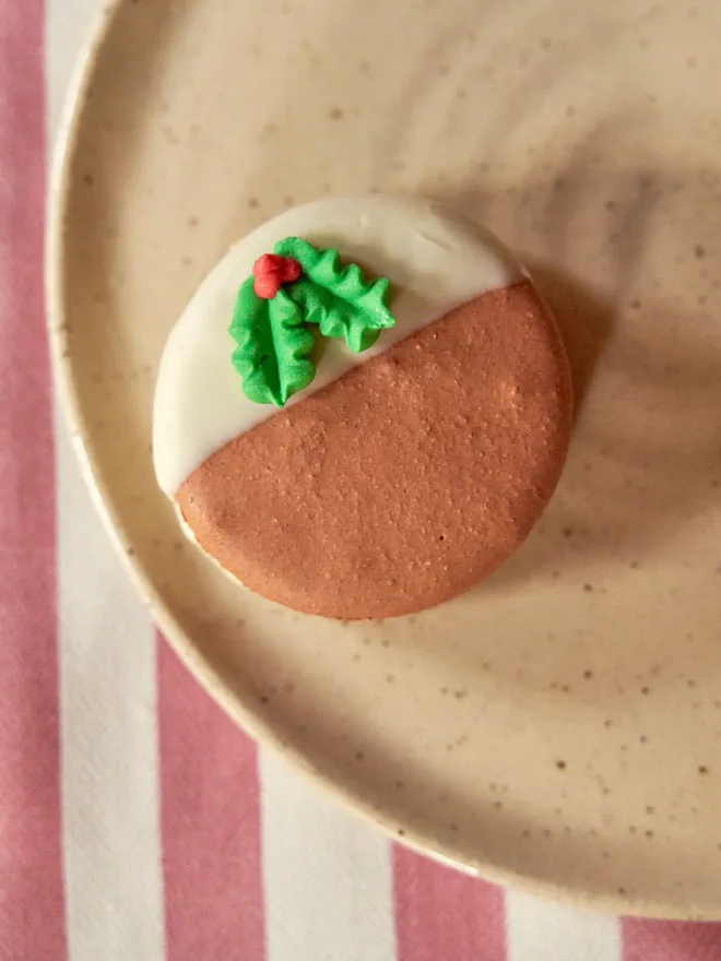 Christmas Pudding Macaron