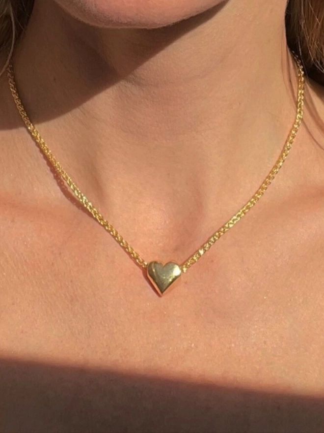 contemporary gold heart necklace 