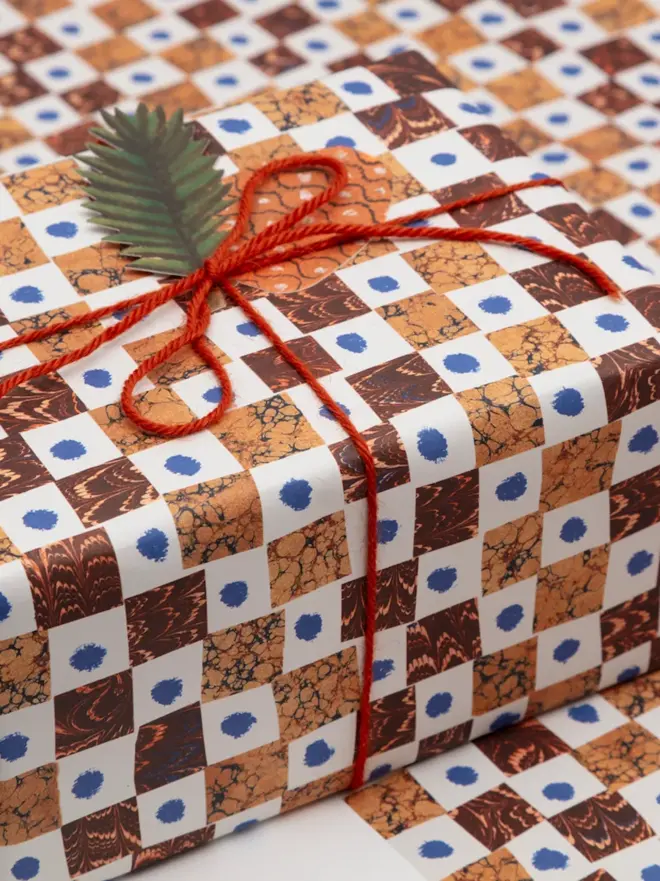 marbled brown and white chequered gift wrap