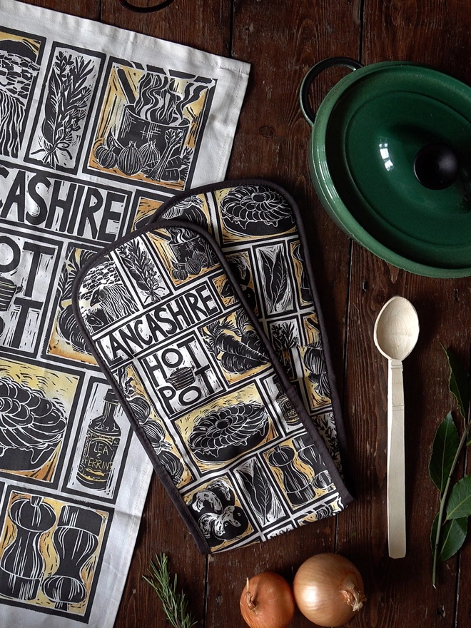 lancashire Hot pot tea towel and oven glove