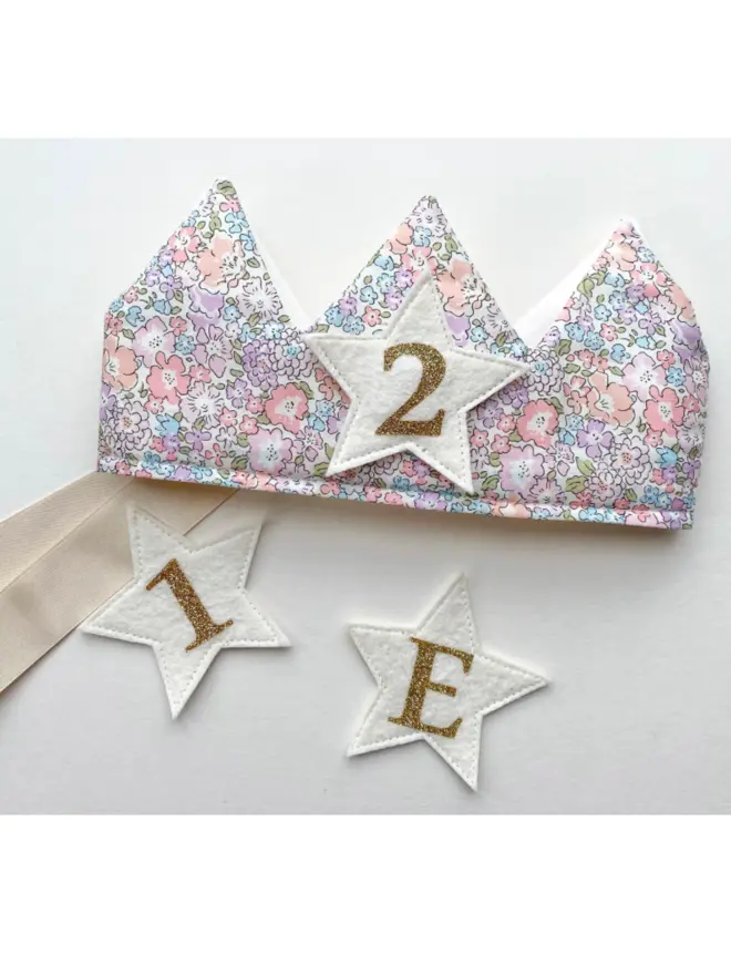 Fabric crown with removable numbers