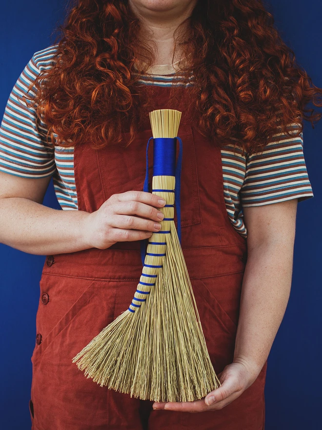 Turkey Wing broomcorn handbroom