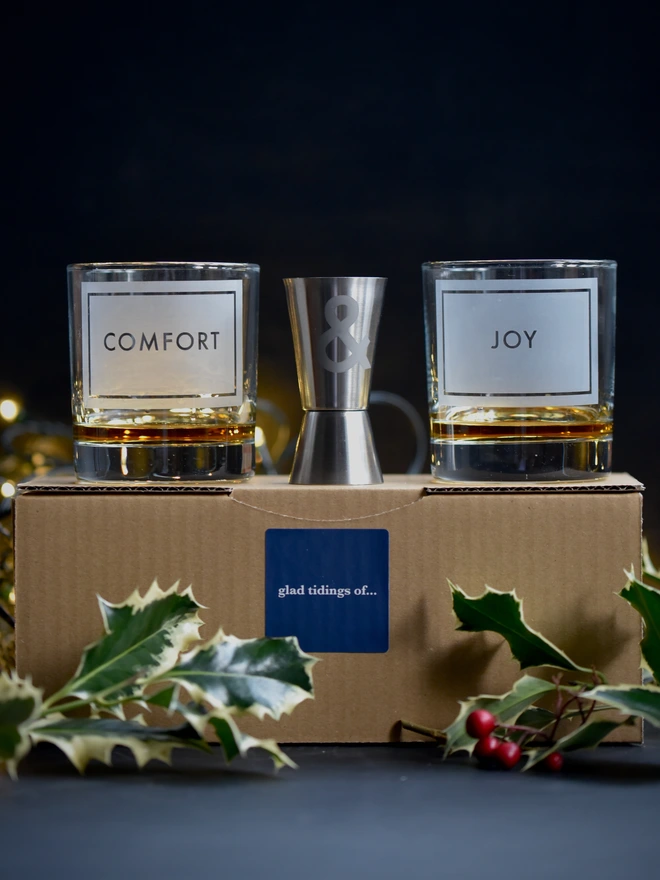 comfort joy etched whisky glass glad tidings