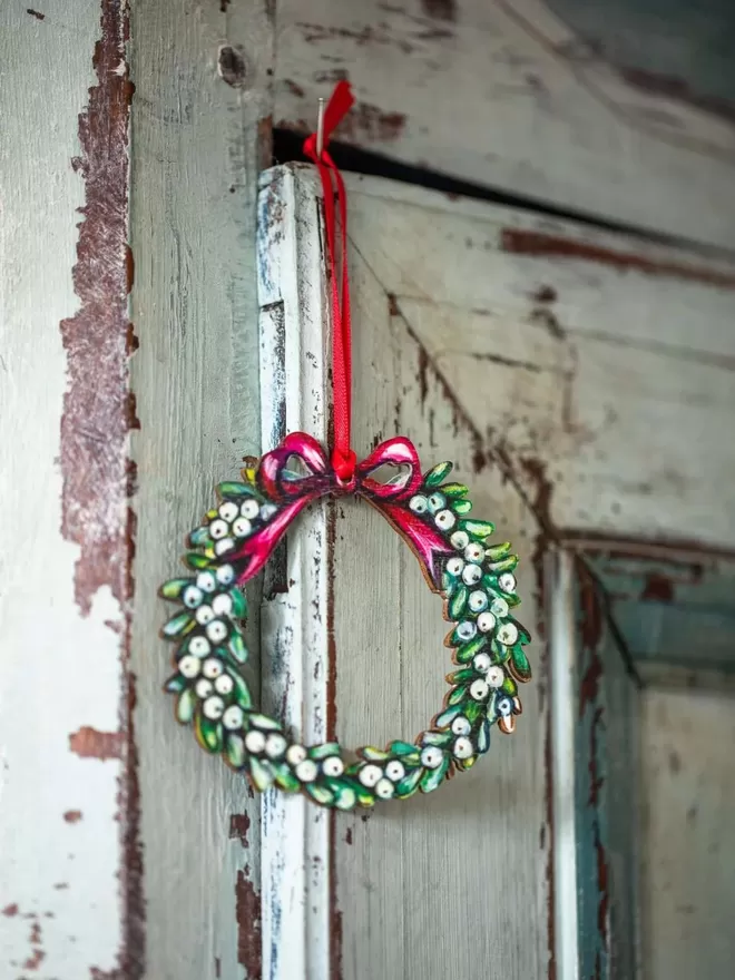 Mistletoe Garland ~ Hanging Wooden Decoration