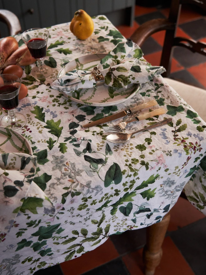 WINTER WILDFLOWERS LINEN TABLECLOTH