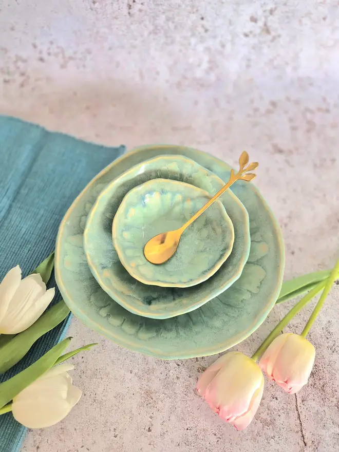 Glazed ceramic nesting bowls