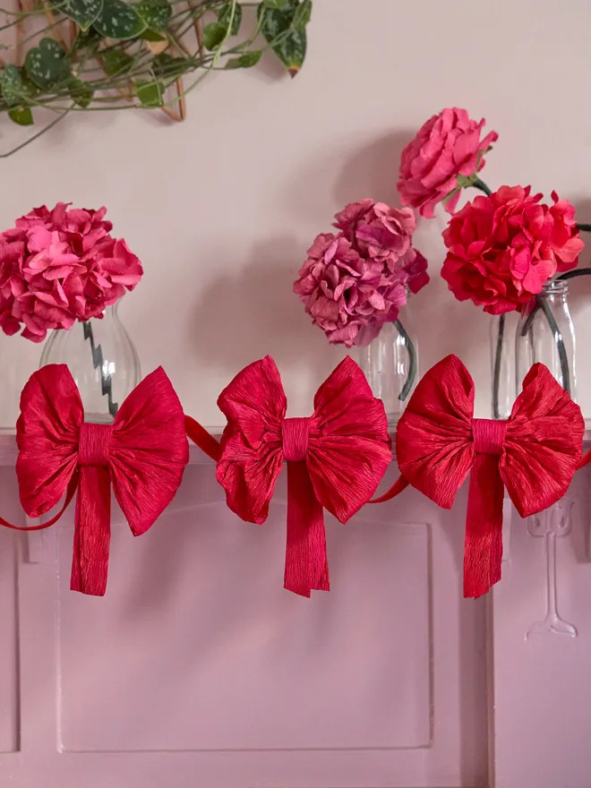 Red bow crepe paper bunting