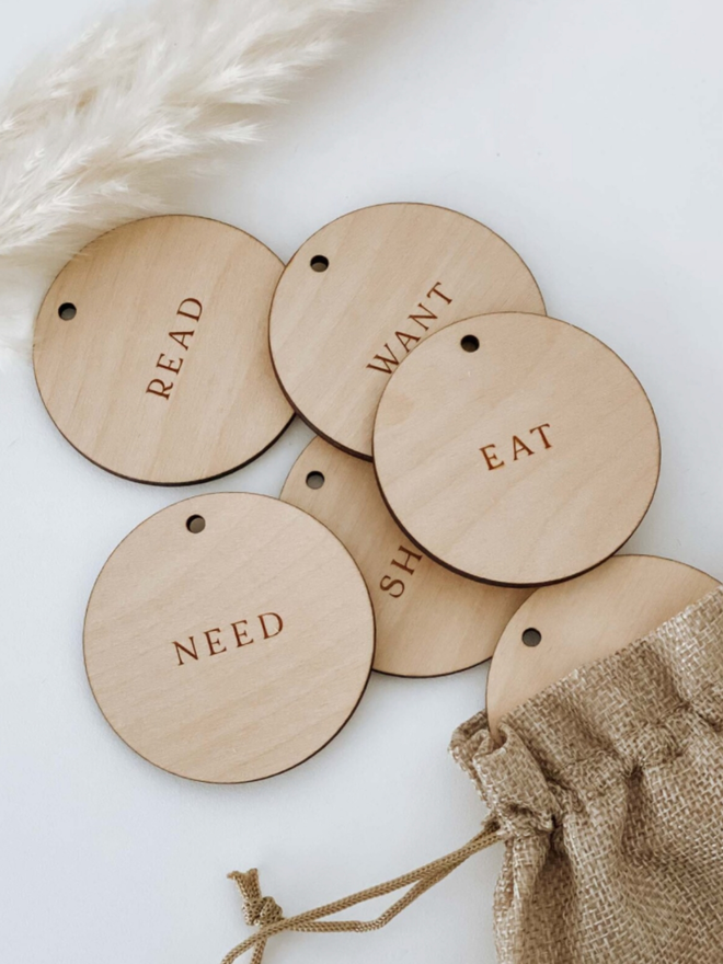Simple Reusable Gift Tag. A selection of Christmas gift tags.