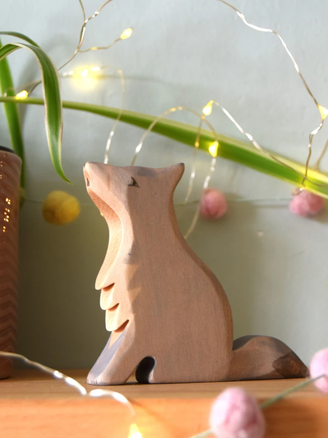  Wooden Howling Wolf Toy 