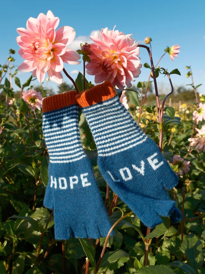 Quinton & Chadwick Love & Hope Gloves in Blue with Rust