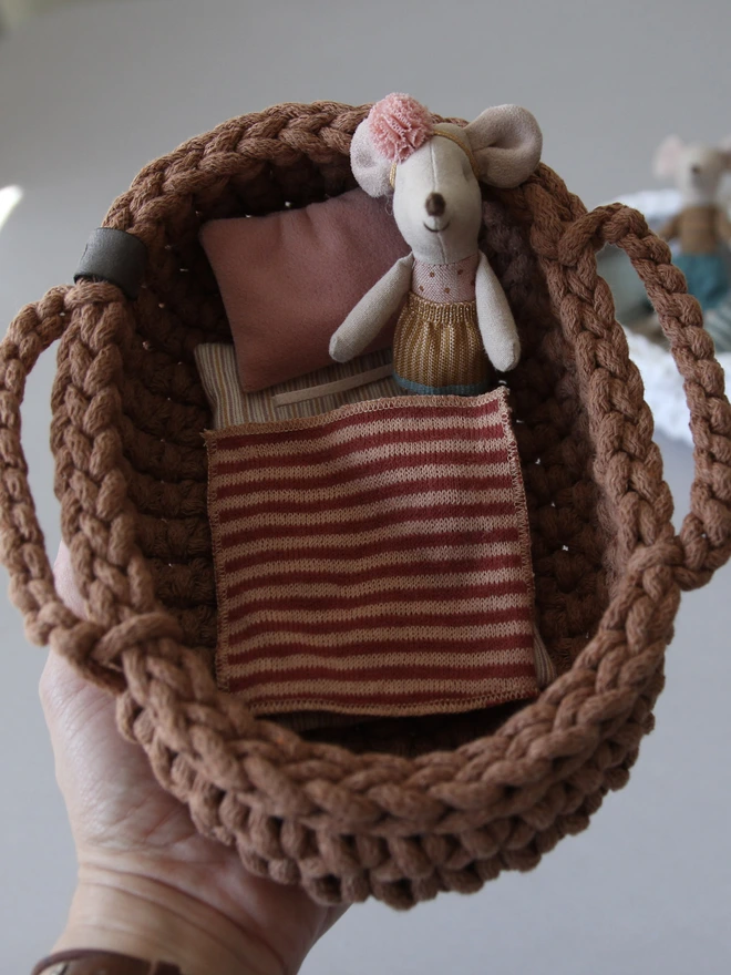 doll bed