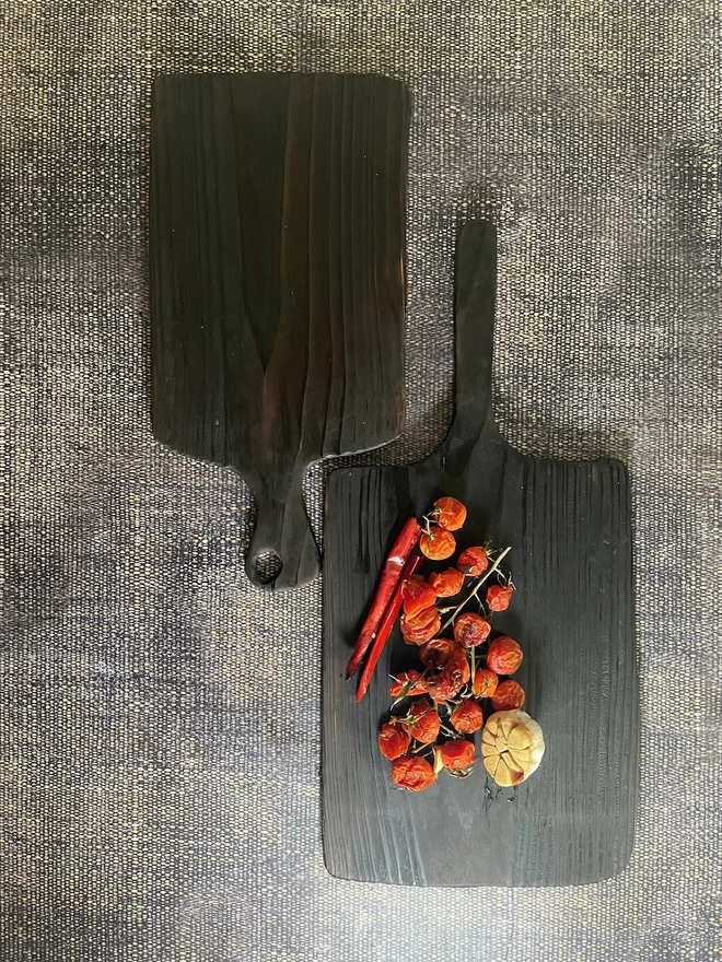 Long Handle Charred Black Serving Board With Tomatoes and Round Handle Board
