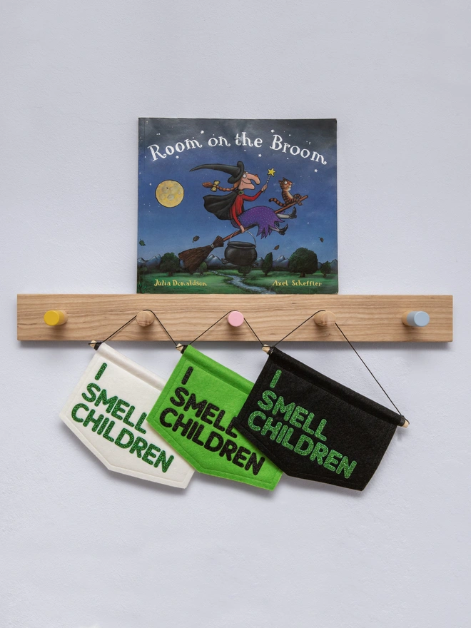 I smell children halloween themed wall banners, in a range of colours. Green glitter on black felt, black glitter on green felt or green glitter on white felt. 