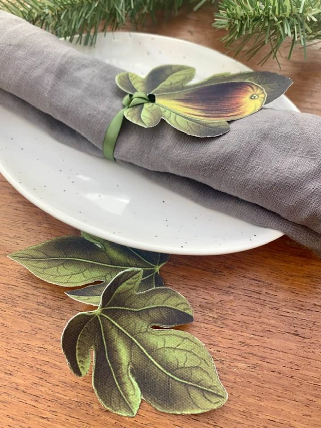 Printed fabric fig botanical place setting