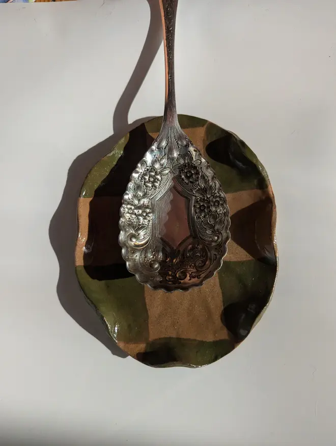 Check Wavy Spoon Rest