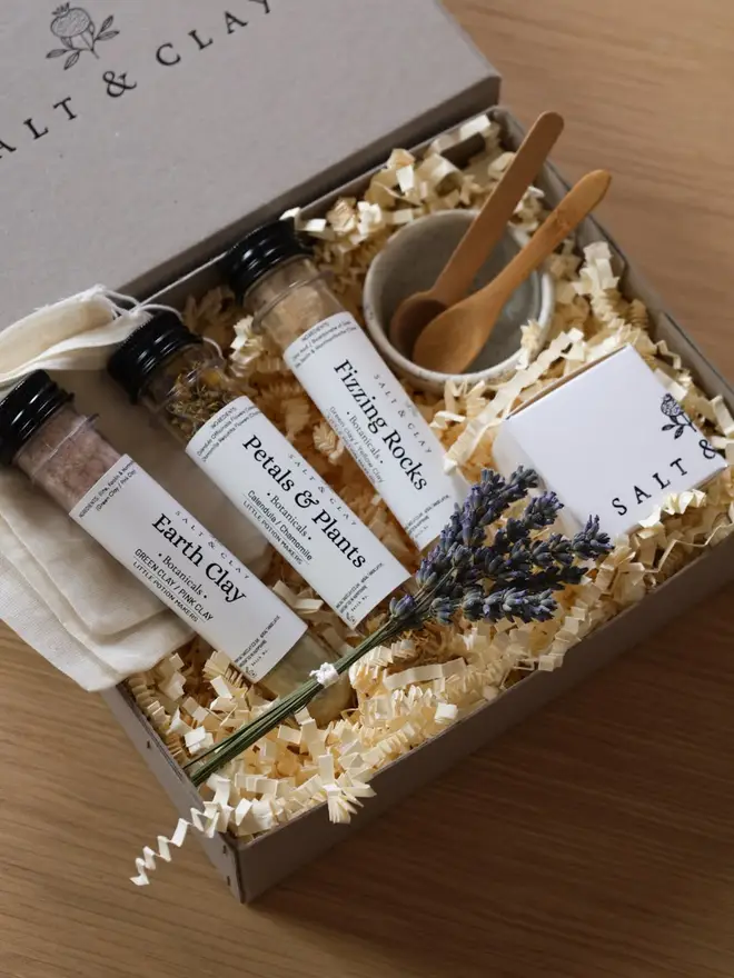 Natural botanical ingredients in a potion makers gift set designed to make bathtime fun for children.
