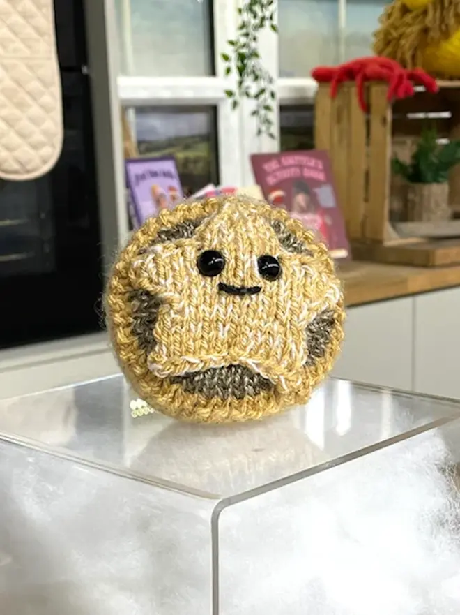 mini knitted mince pie with smiling face